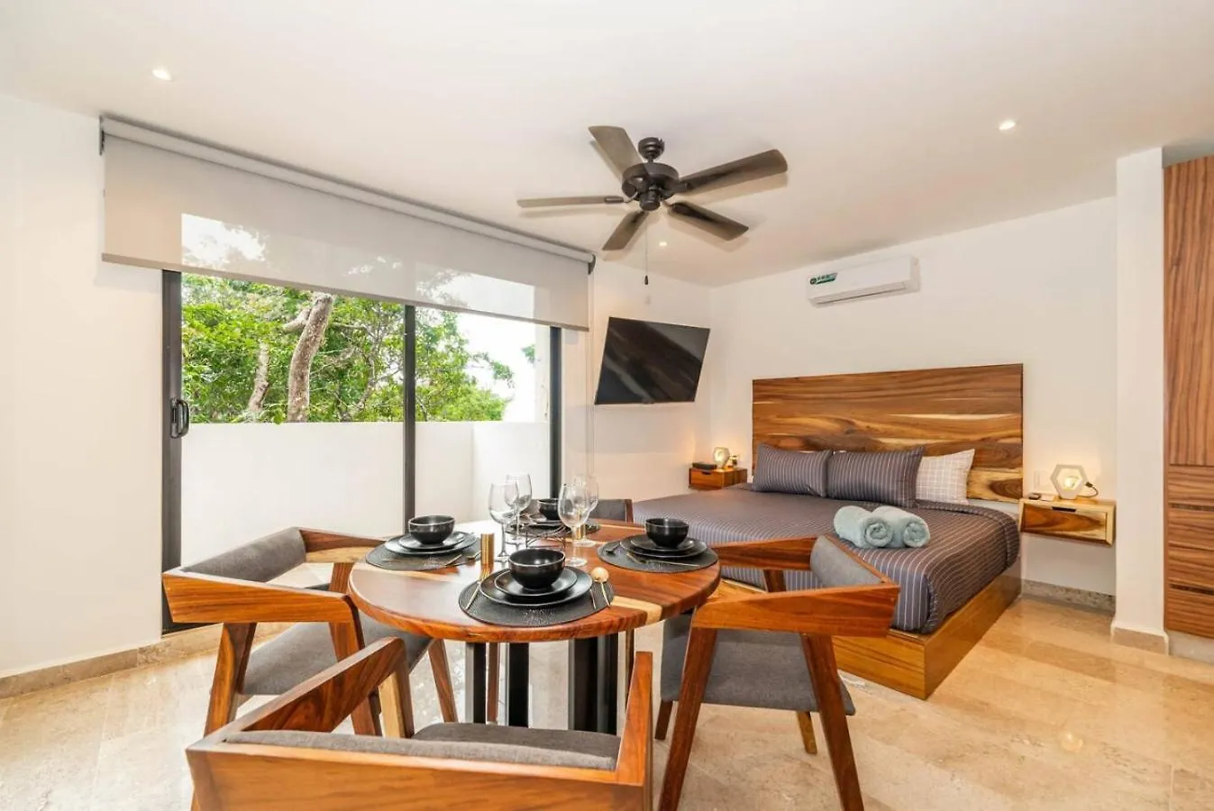 King Suite With Private Balcony, Gym, Rooftop Pool contacts